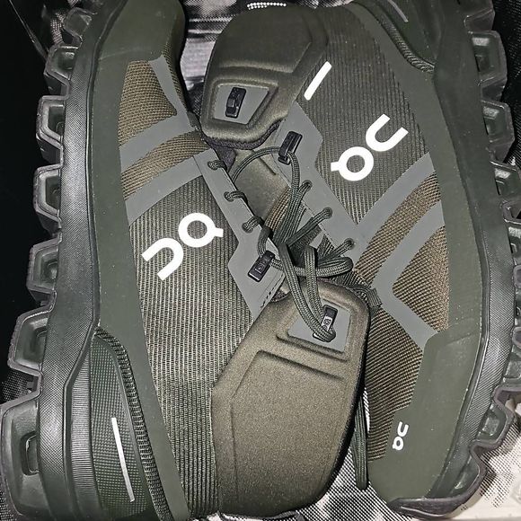 On running Cloudrock Waterproof   9.5 Men's. Jungle fir .Box as is. No top - Picture 6 of 10